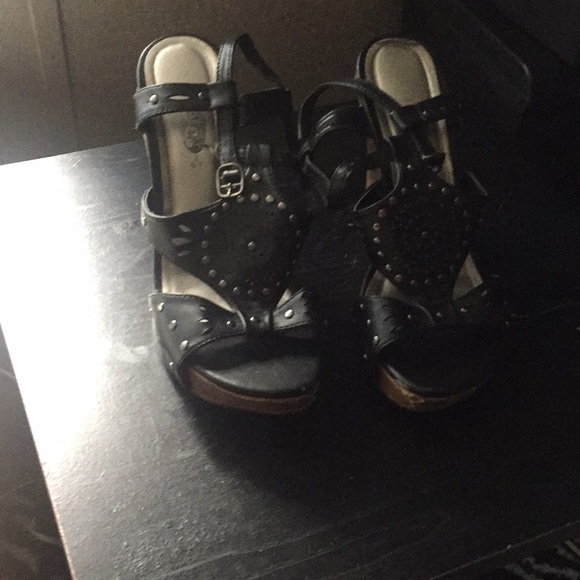 Rue 21 Wedges - Picture 2 of 2